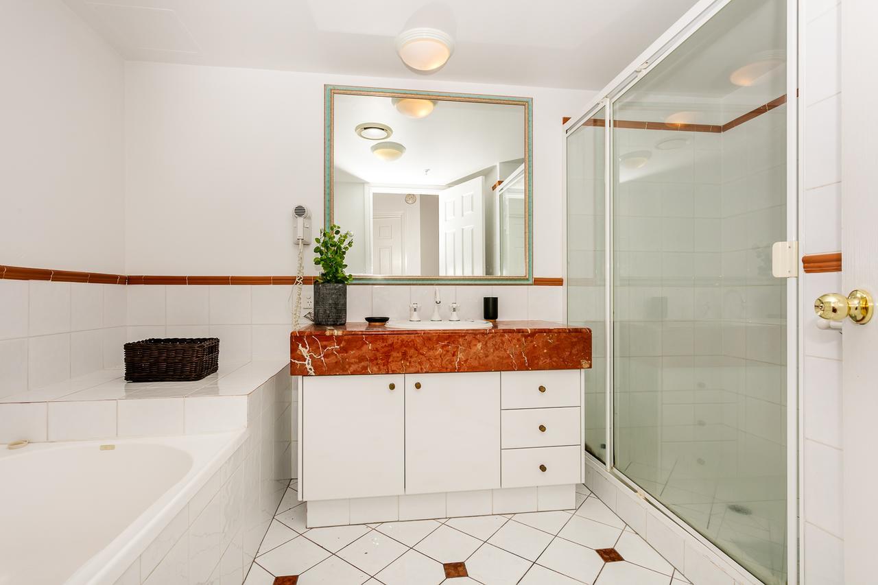 Pelicanstay In Surfers Paradise Apartment